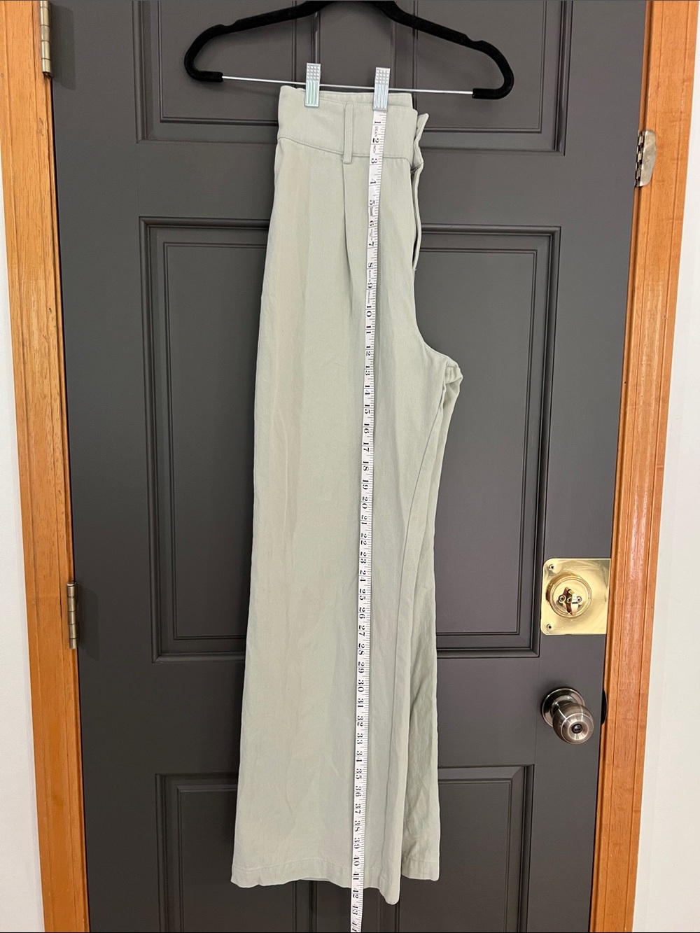 LE LIS She Means Business Pants in sage - Picture 9 of 11